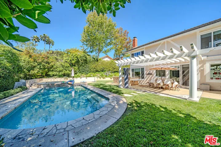 27 Horseshoe Lane, Palos Verdes Peninsula, California 90274