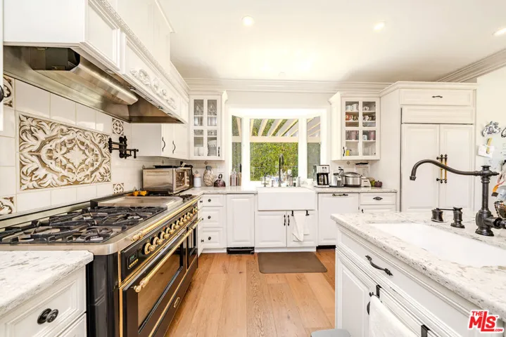 27 Horseshoe Lane, Palos Verdes Peninsula, California 90274