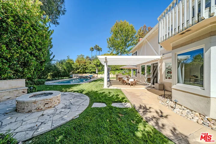 27 Horseshoe Lane, Palos Verdes Peninsula, California 90274