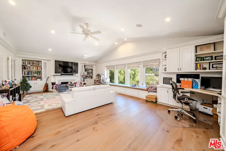 27 Horseshoe Lane, Palos Verdes Peninsula, California 90274