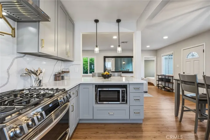 Breakfast bar cut-out