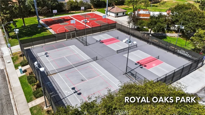 Royal Oaks park with tennis and pickleball courts