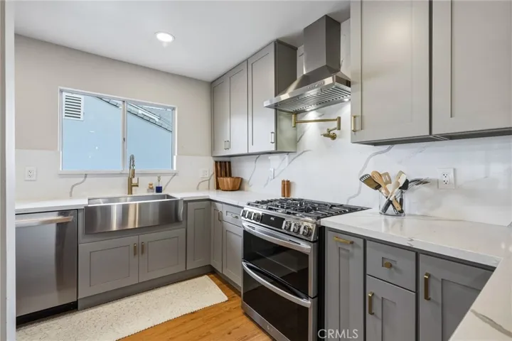 Chef's kitchen with quartz counters and backsplash, pot filler, double oven