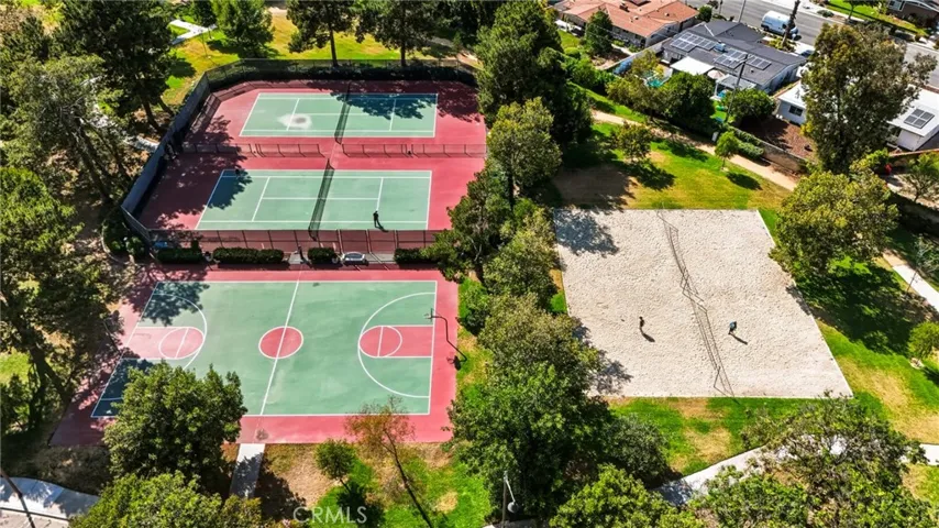 Basketball court, pickleball court, tennis court, and volleyball court nearby