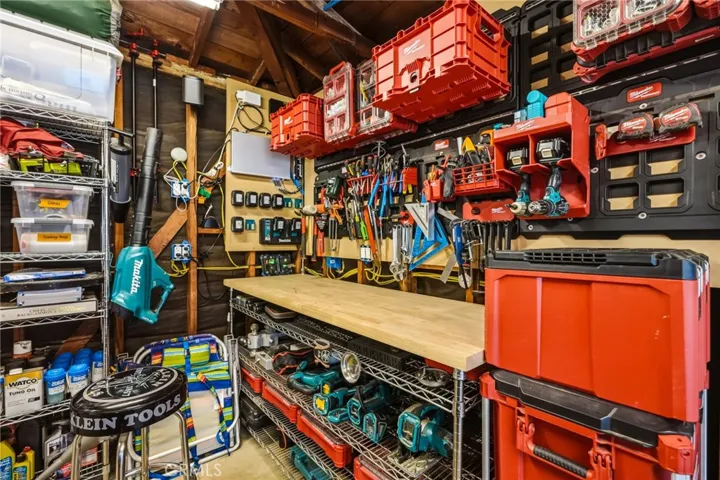 Detached garage