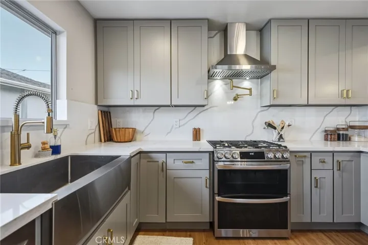 Chef's kitchen with quartz counters and backsplash, pot filler, double oven