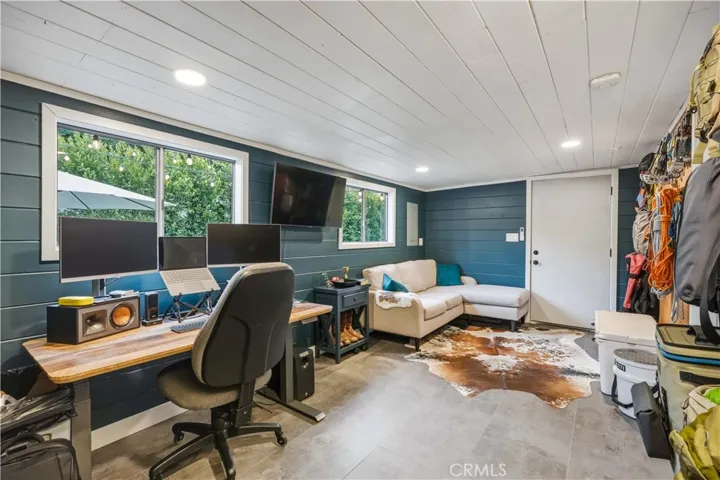 200 sq ft mancave