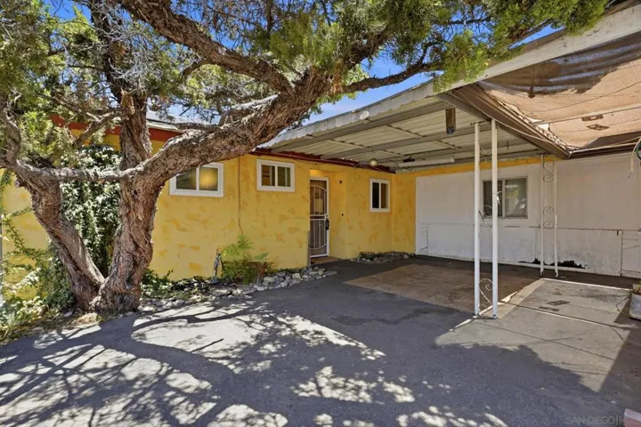 13049 Lindo Lane, Lakeside, California 92040