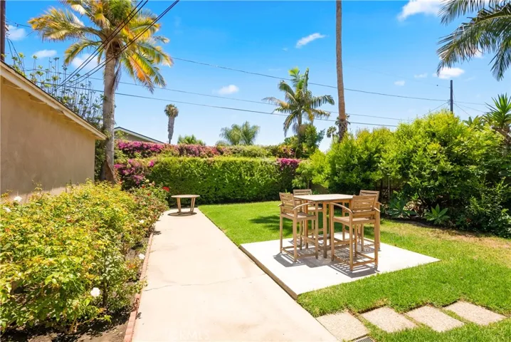 4722 Ventura Canyon, Sherman Oaks, California 91423