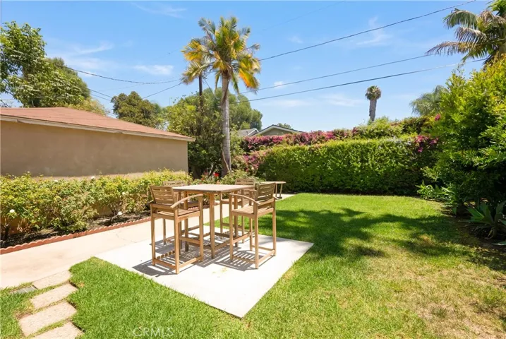 4722 Ventura Canyon, Sherman Oaks, California 91423