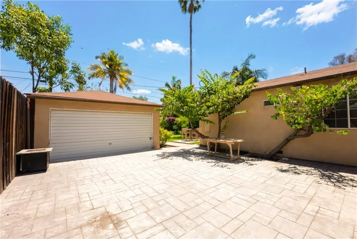 4722 Ventura Canyon, Sherman Oaks, California 91423