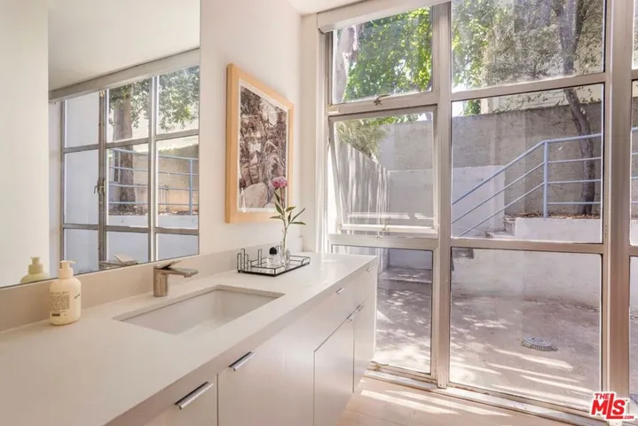 2433 28th Street B, Santa Monica, California 90405