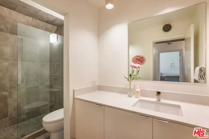 2433 28th Street B, Santa Monica, California 90405