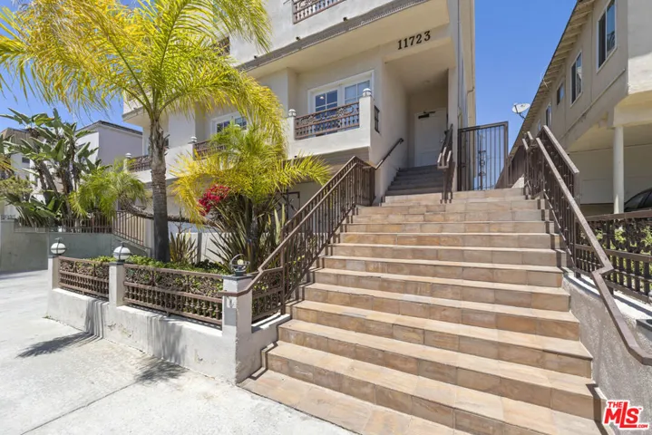 11723 Mayfield Avenue 3, Los Angeles, California 90049