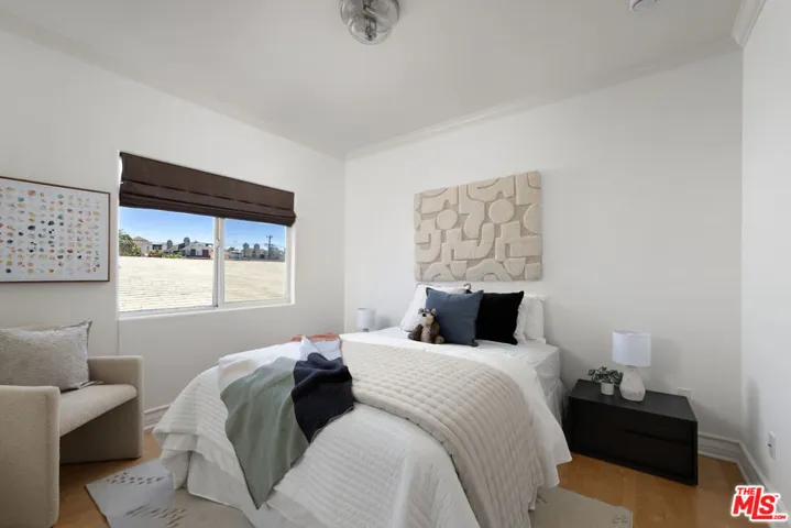 11723 Mayfield Avenue 3, Los Angeles, California 90049