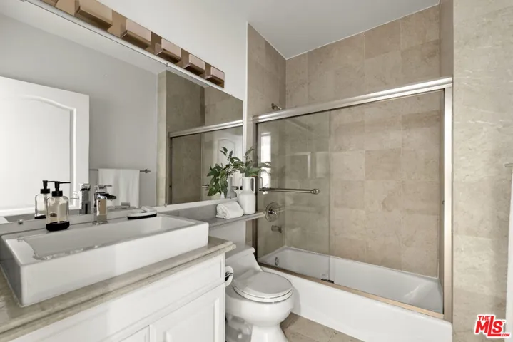 11723 Mayfield Avenue 3, Los Angeles, California 90049