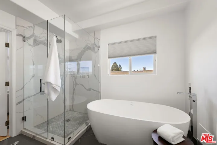 11723 Mayfield Avenue 3, Los Angeles, California 90049