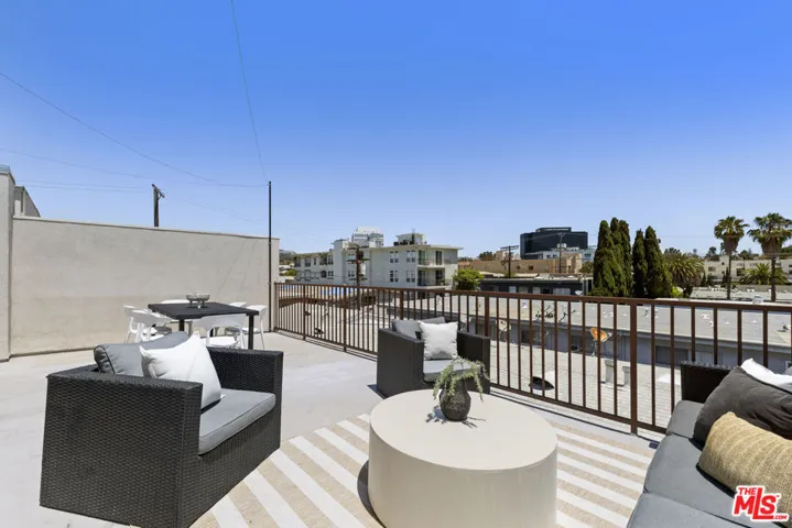11723 Mayfield Avenue 3, Los Angeles, California 90049