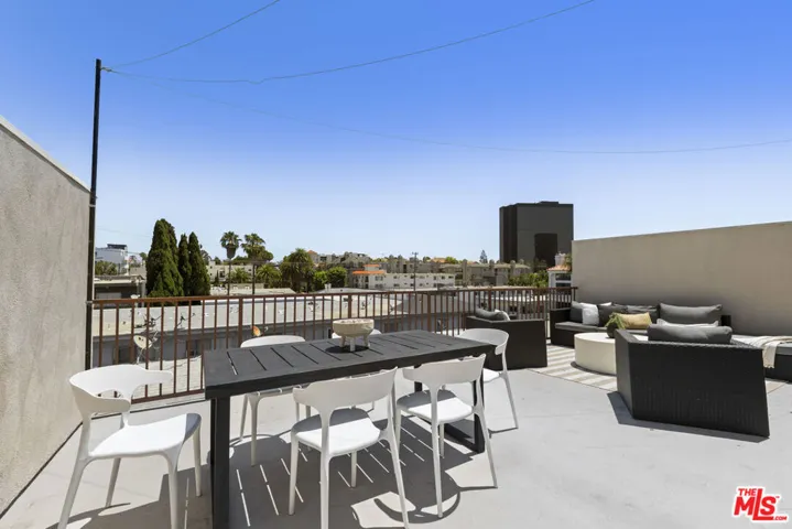 11723 Mayfield Avenue 3, Los Angeles, California 90049