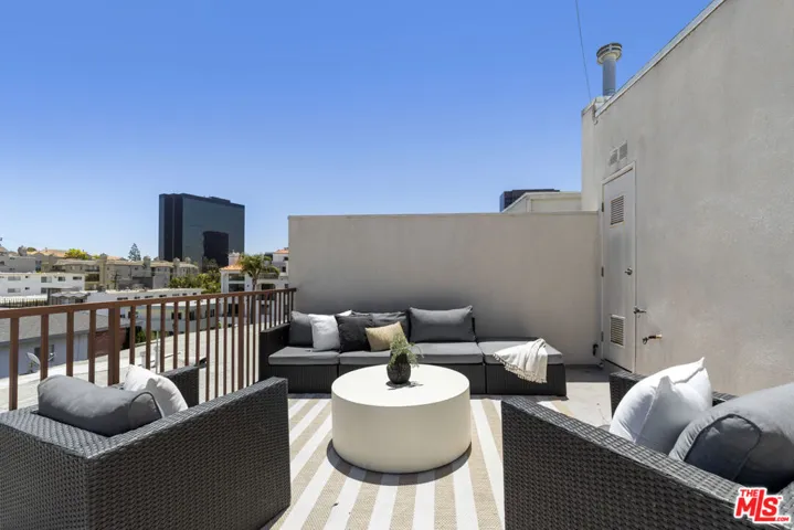 11723 Mayfield Avenue 3, Los Angeles, California 90049