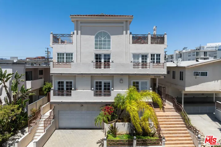 11723 Mayfield Avenue 3, Los Angeles, California 90049