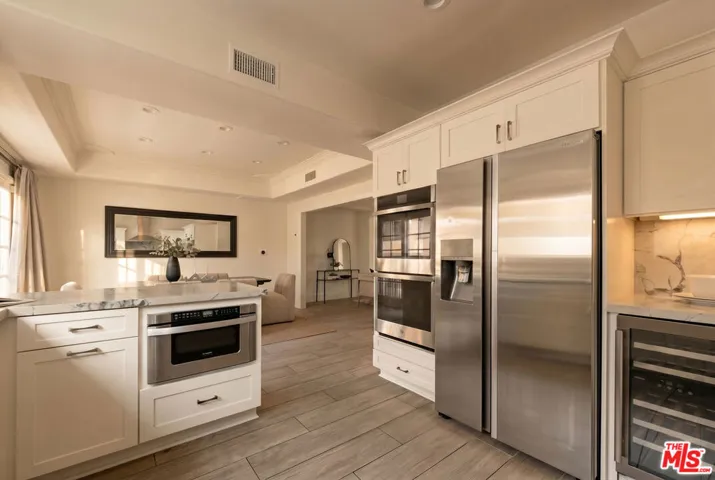 11723 Mayfield Avenue 3, Los Angeles, California 90049