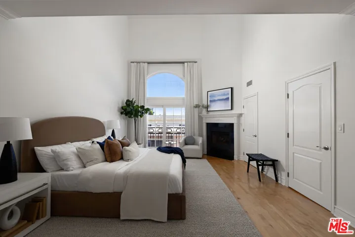 11723 Mayfield Avenue 3, Los Angeles, California 90049