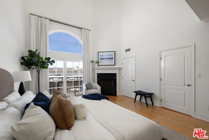11723 Mayfield Avenue 3, Los Angeles, California 90049