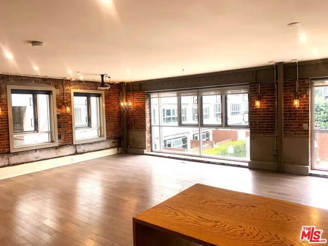 527 Molino Street 202, Los Angeles, California 90013