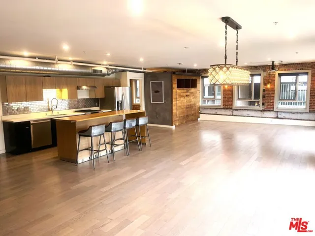 527 Molino Street 202, Los Angeles, California 90013