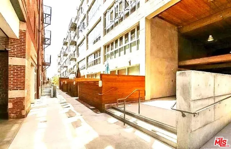 527 Molino Street 202, Los Angeles, California 90013