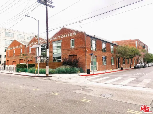 527 Molino Street 202, Los Angeles, California 90013