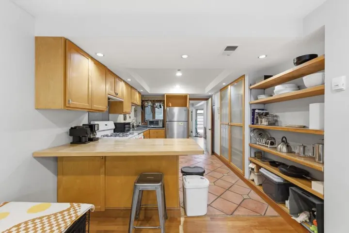323327 San Jose Avenue, San Francisco, California 94110