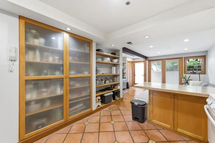 323327 San Jose Avenue, San Francisco, California 94110