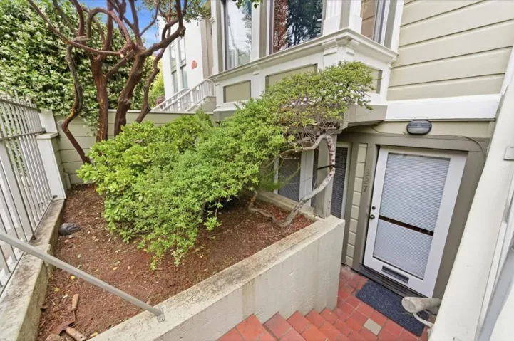 323327 San Jose Avenue, San Francisco, California 94110