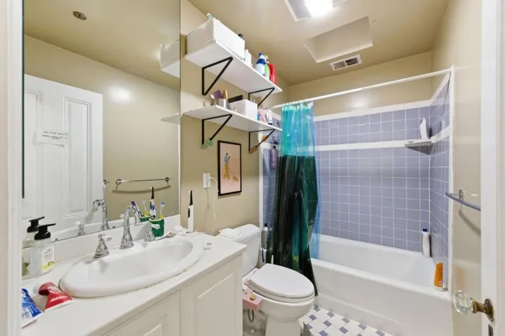 323327 San Jose Avenue, San Francisco, California 94110