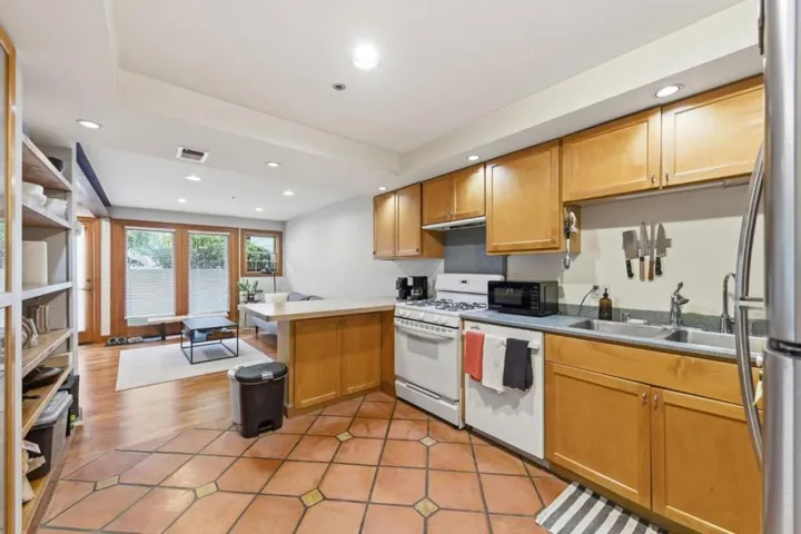 323327 San Jose Avenue, San Francisco, California 94110