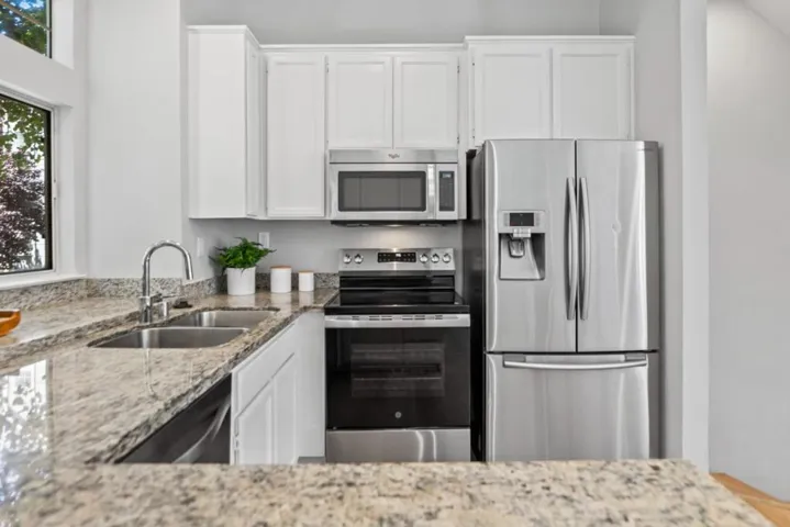 979 Pinto Palm Terrace 24, Sunnyvale, California 94087
