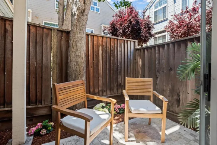 979 Pinto Palm Terrace 24, Sunnyvale, California 94087
