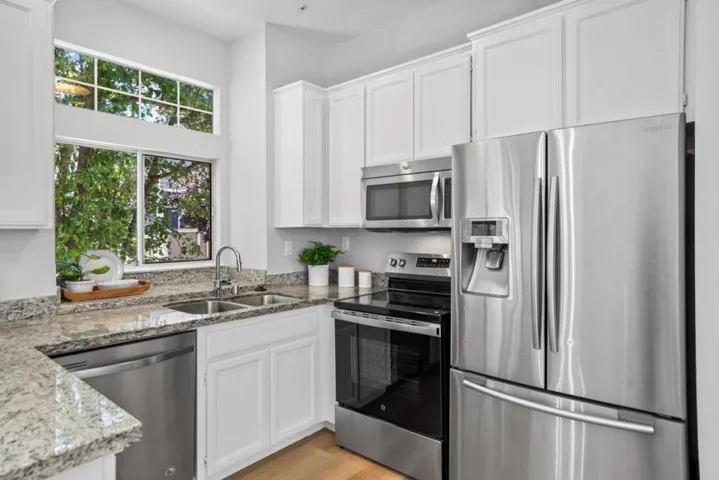 979 Pinto Palm Terrace 24, Sunnyvale, California 94087