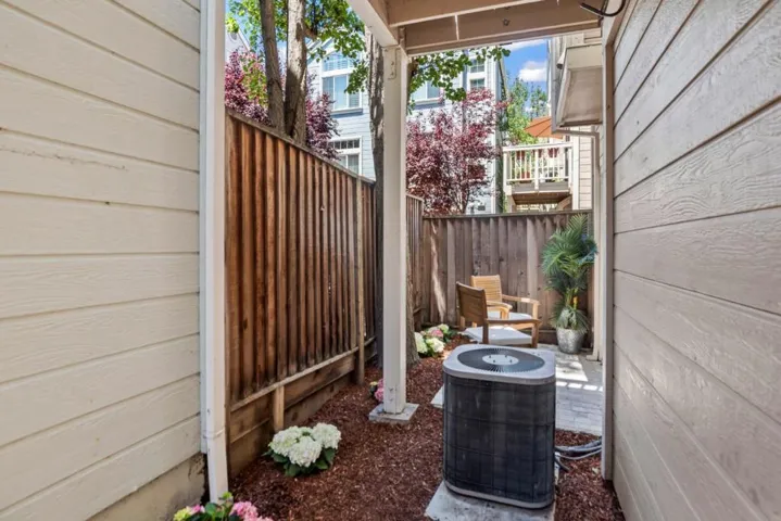 979 Pinto Palm Terrace 24, Sunnyvale, California 94087