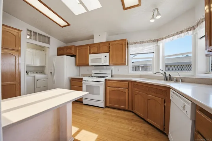 1600 E Vista Way 38, Vista, California 92084
