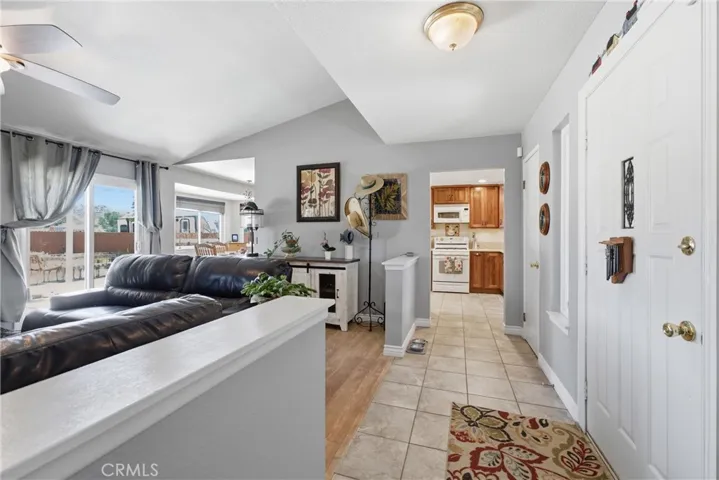 17164 Schollview, Lake Los Angeles, California 93591