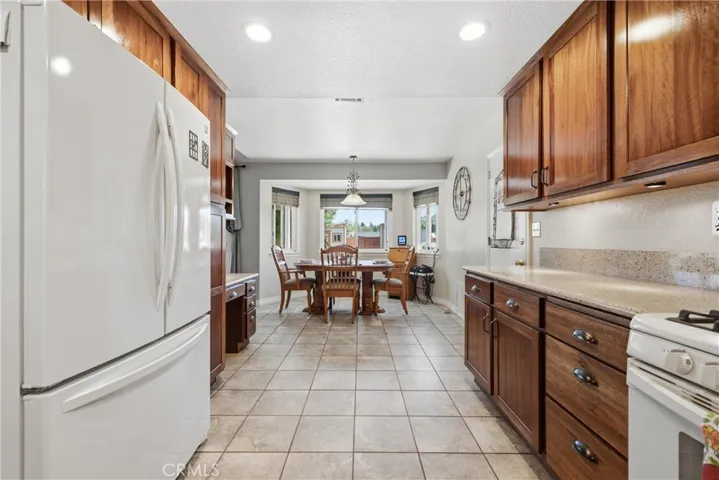 17164 Schollview, Lake Los Angeles, California 93591