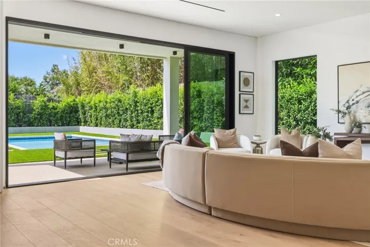 22816 Erwin, Woodland Hills, California 91367