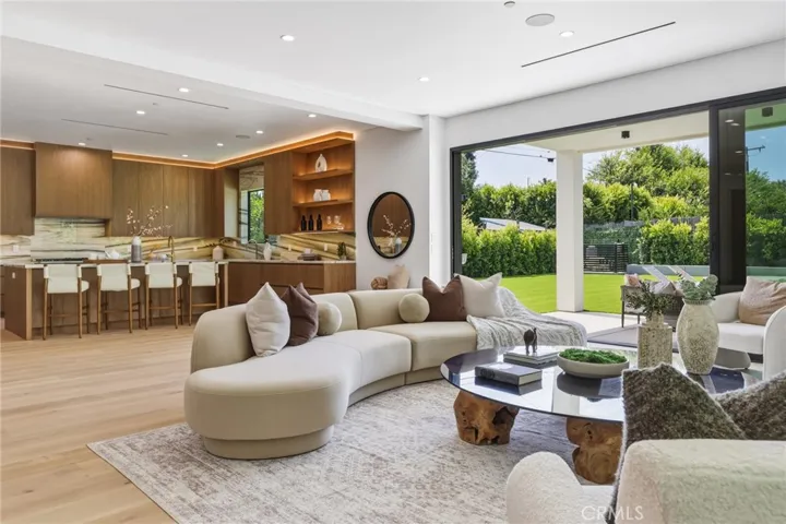 22816 Erwin, Woodland Hills, California 91367