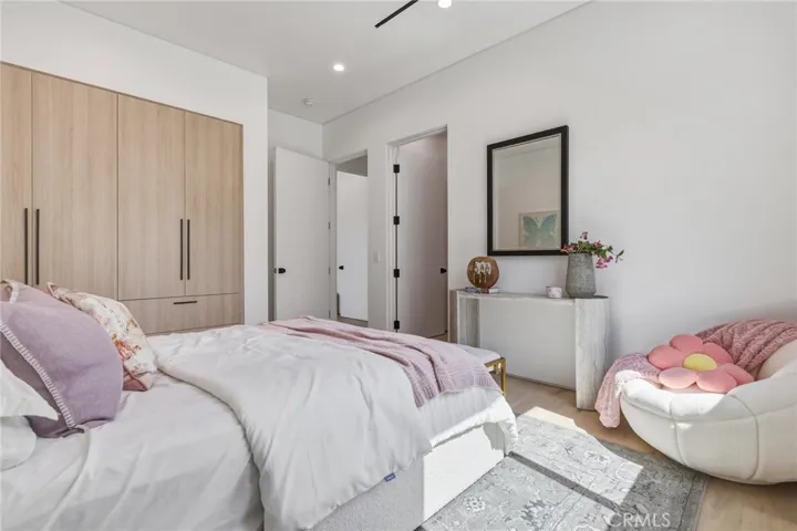 22816 Erwin, Woodland Hills, California 91367