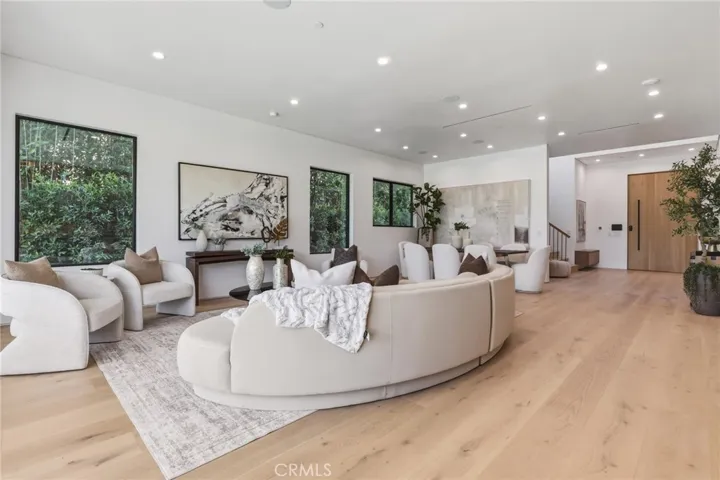 22816 Erwin, Woodland Hills, California 91367