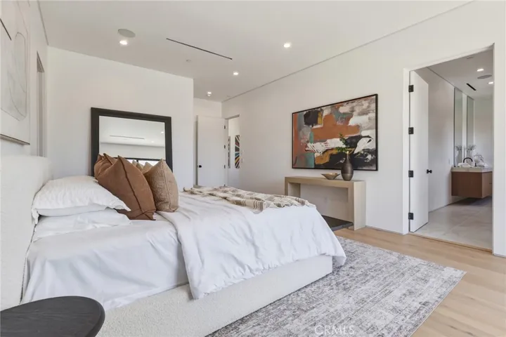 22816 Erwin, Woodland Hills, California 91367