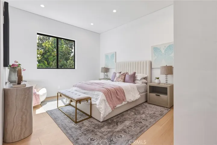 22816 Erwin, Woodland Hills, California 91367